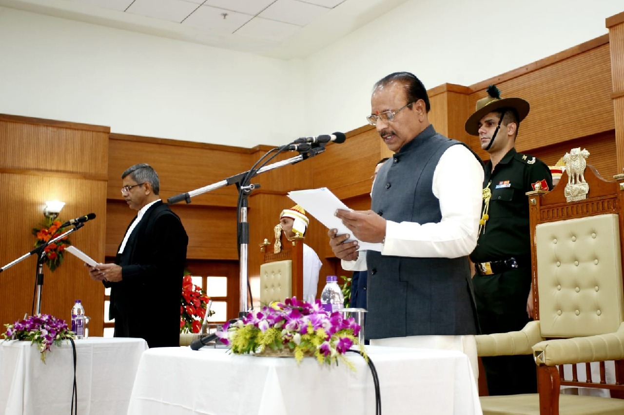 Governor Nallu Indrasena Reddy taking oath of office